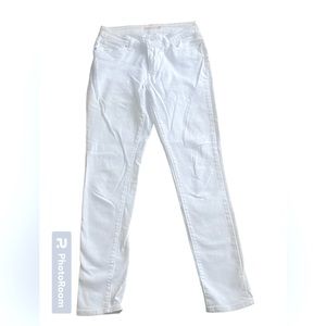 White Levi’s 711 Skinny jeans size 29